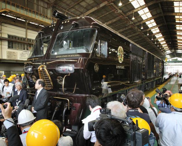 日本最豪华旅游列车是啥样
